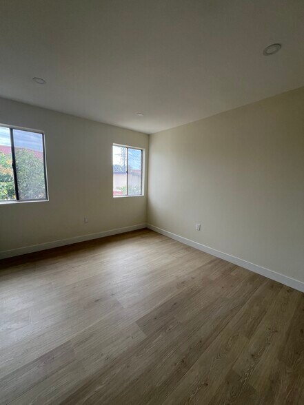 Building Photo - 9950 Reseda Blvd