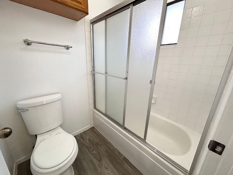 Building Photo - 3375 E Tompkins Ave