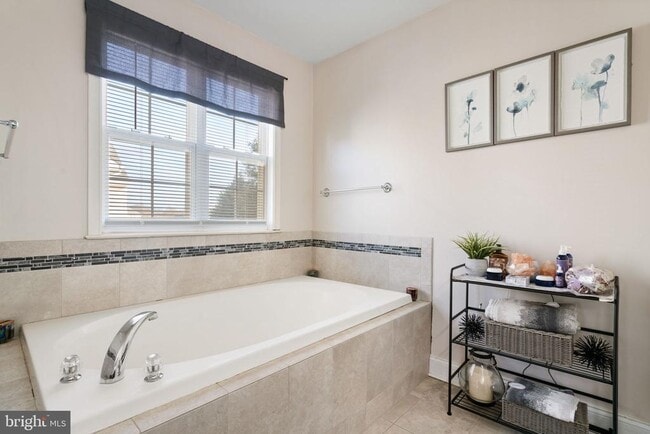 Building Photo - 523 Windermere Drive