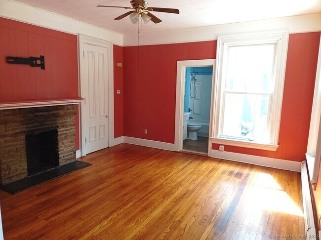 Building Photo - 68 Pleasant St