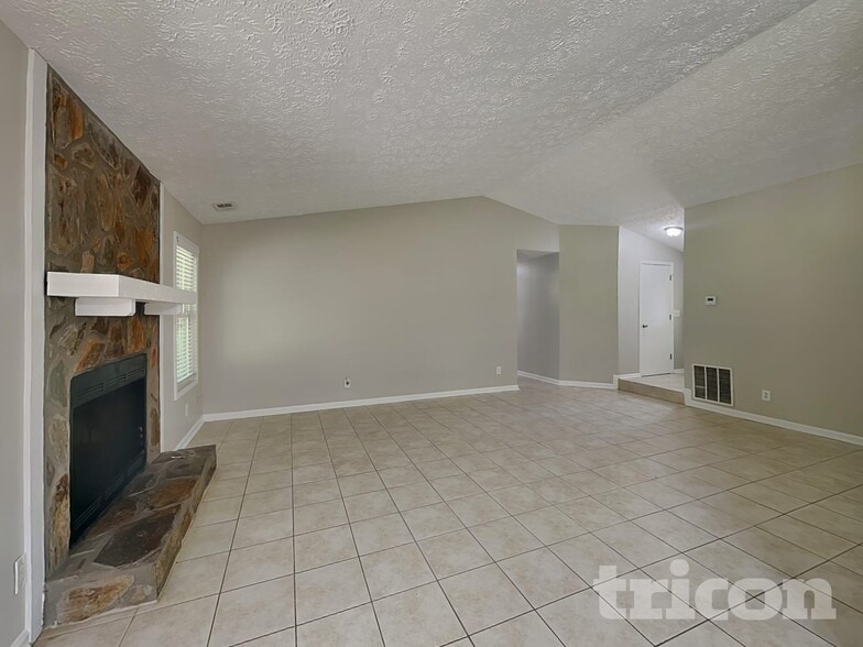 Building Photo - 811 Riverstone Ln