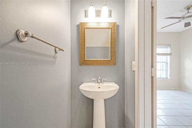 Building Photo - 4 Key W Ct