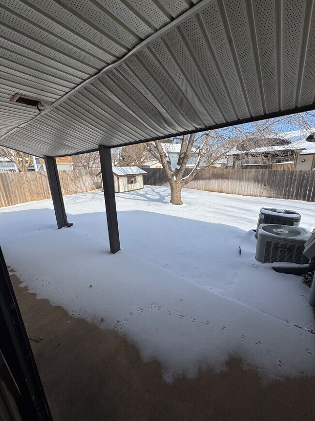 Building Photo - "Charming 2-Bedroom Retreat with Ample Space in Wichita's Serene South Willo-Esque Court!"