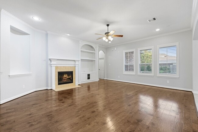 Building Photo - Stunning 4-bed, 4-bath Home in Auburn Lakes community!