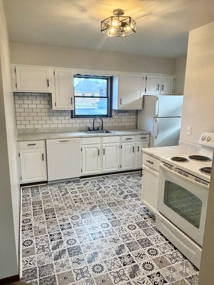 Building Photo - 1033 Wilson Ave