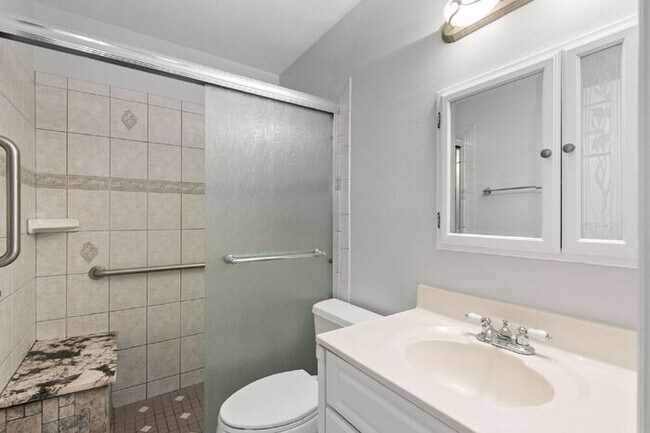 Building Photo - Apartment For Rent in Seminole WITH UPGRADES!