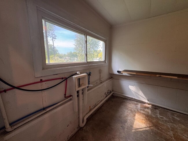 Building Photo - 2703 E Midland Rd
