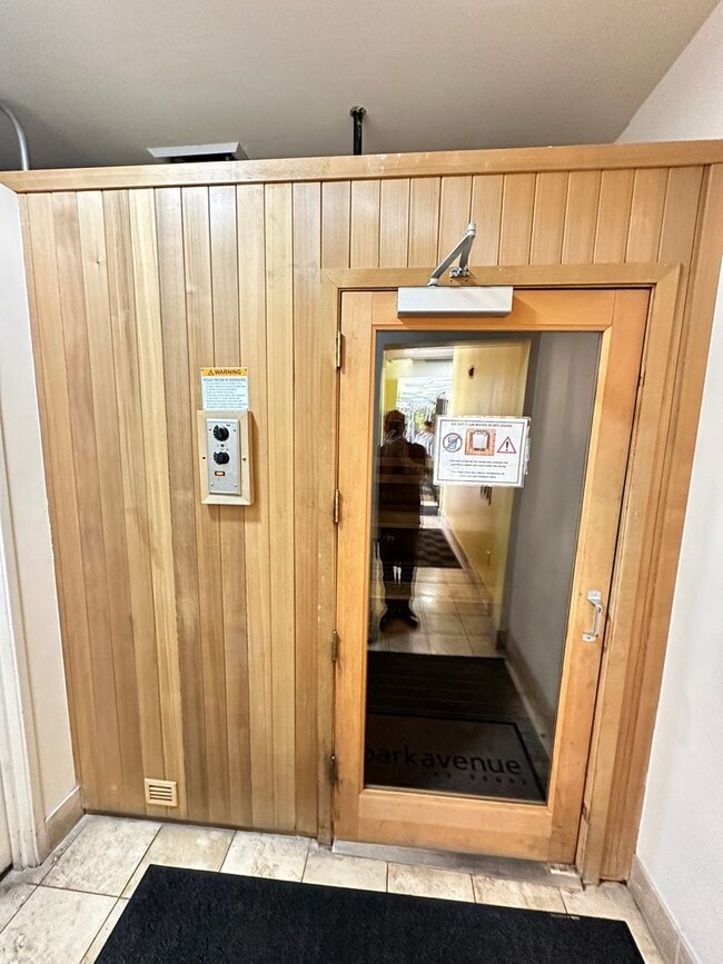 Building Photo - Terrific 2-Bedroom Condo in Guard gated community