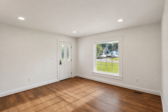 Building Photo - 826 North Dr
