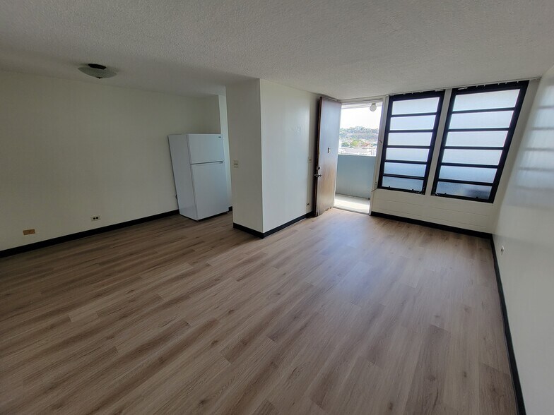 Building Photo - 3175 Waialae Ave