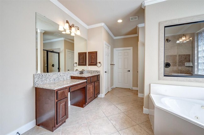 Building Photo - 10411 Winding Green Dr