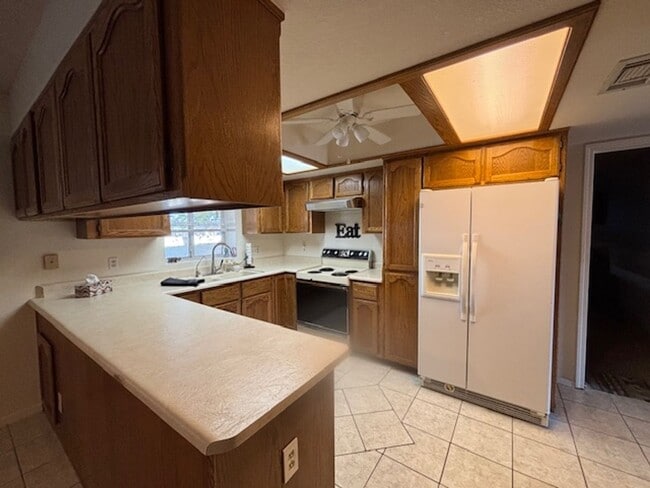 Building Photo - 3 Bedroom - 2 Bath Home