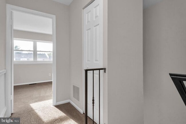 Building Photo - 45 Heritage Ct