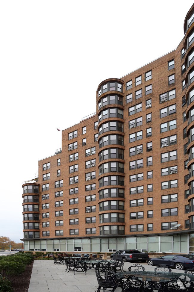 Parkway House Philadelphia, PA Apartment Finder