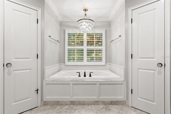 Building Photo - 2220 Vía Tuscany