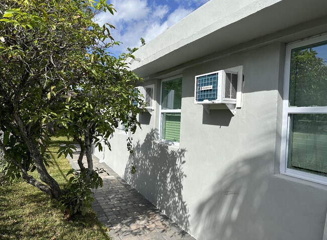 Building Photo - 707 NW 3rd Ave