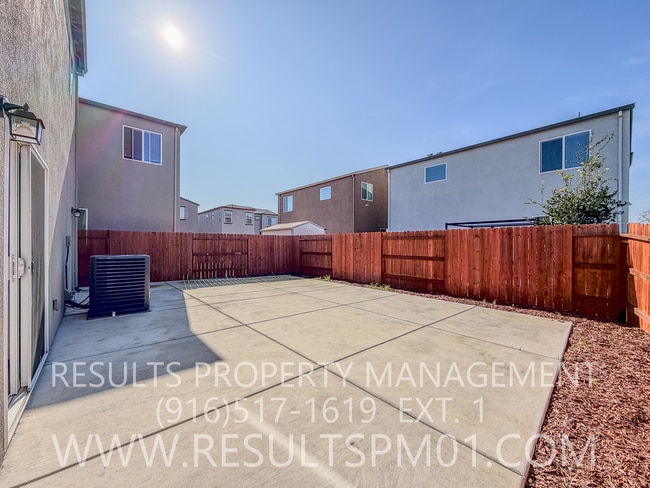 Building Photo - Stunning 4 Bedroom Home in Winding Meadow Village