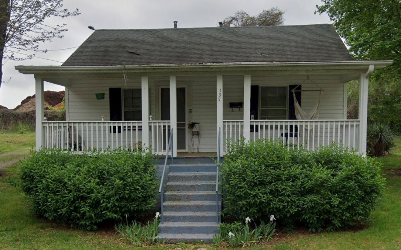 Building Photo - 135 West St