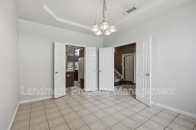 Building Photo - 2115 Lexington Dr