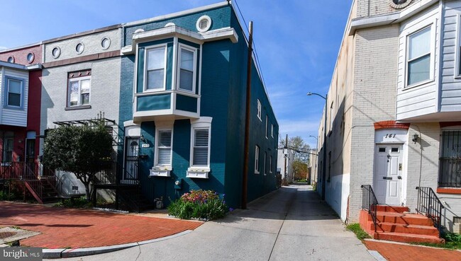 Building Photo - 205 Bates St NW