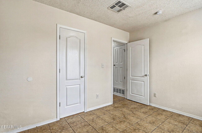 Building Photo - 12320 Robert Dahl Dr
