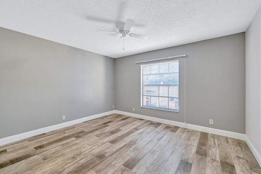 Building Photo - 2075 NW 15th Pl