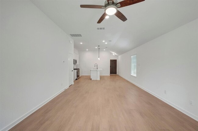 Building Photo - 32506 Lantana Flds Rd