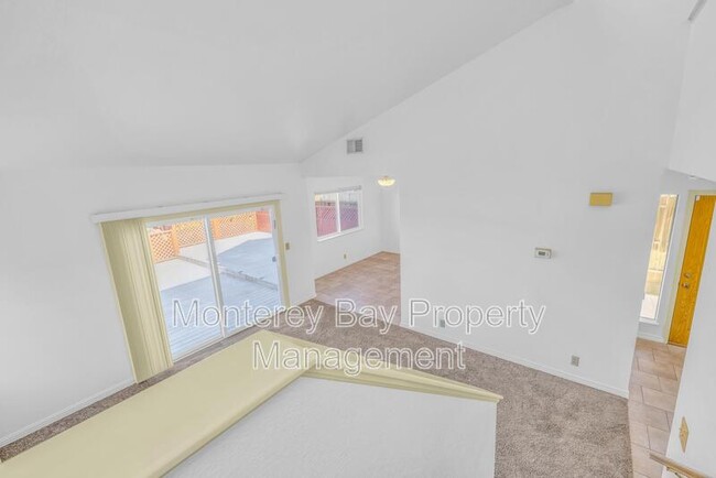Building Photo - 143 Seal Ct
