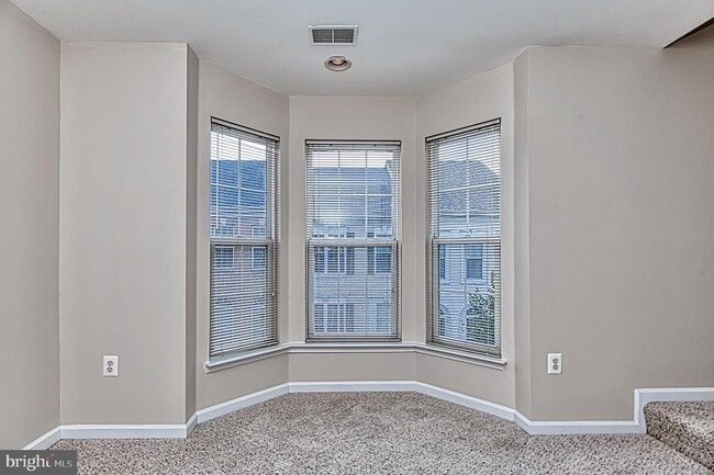Building Photo - 5832 Cowling Ct