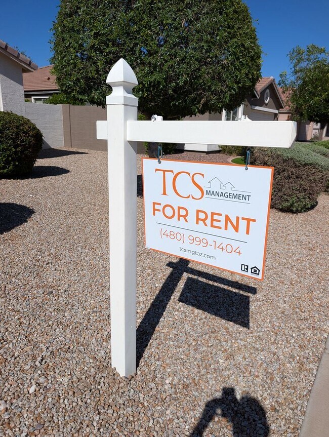 Building Photo - Updated House in Chandler Community