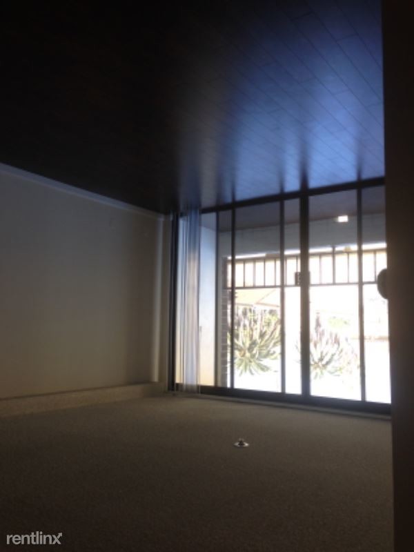 Building Photo - 2265 S Beverly Glen Blvd