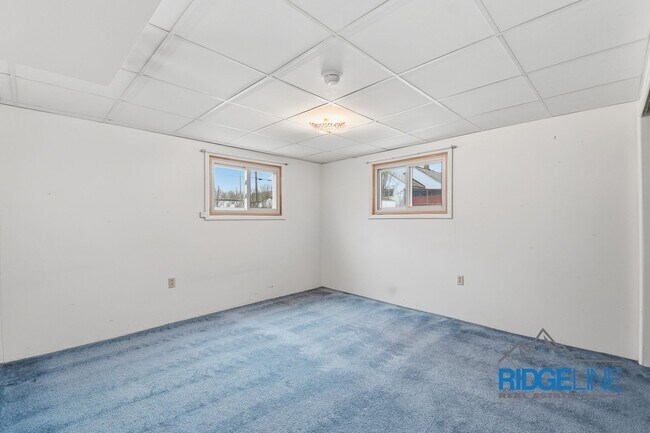 Building Photo - Sunnyside single family home with oversized 2 car garage