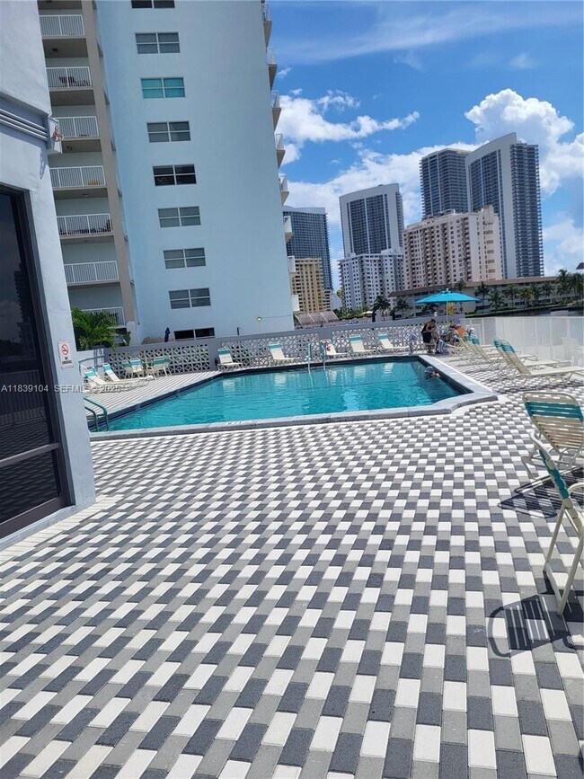 Building Photo - 137 Golden Isles Dr