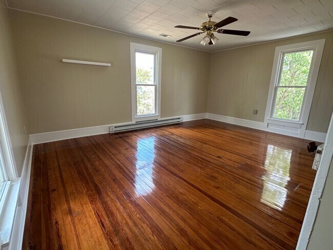 Building Photo - 317 Confidence Ln