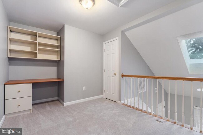 Building Photo - 6081 Madison Pointe Ct