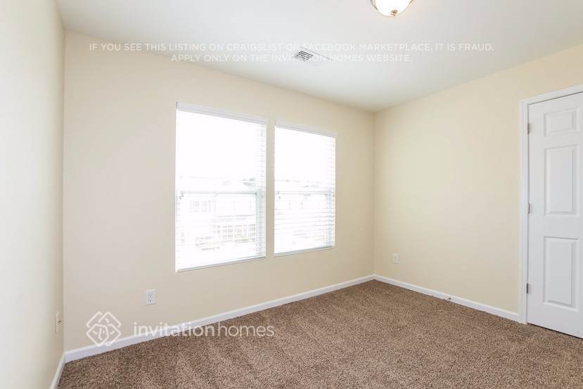 Building Photo - 10211 Daniel Dwayne Dr