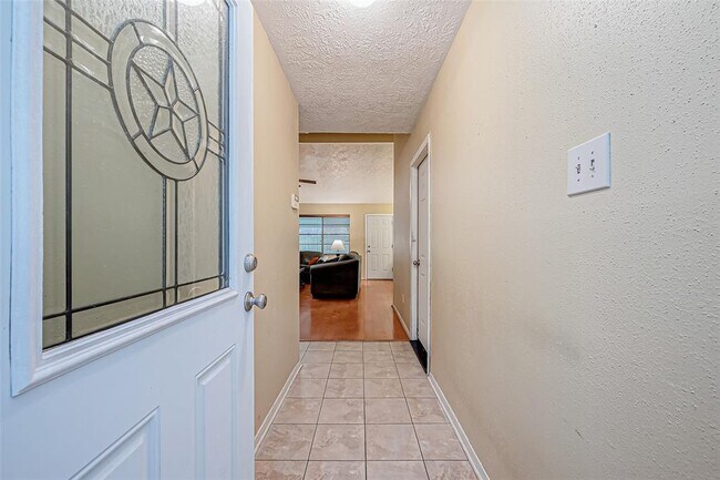 Building Photo - 2122 Heritage Colony Dr
