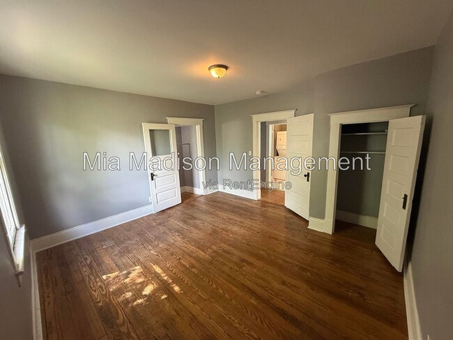 Building Photo - 607 W 44th St