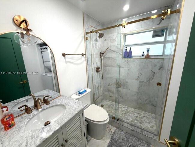 Building Photo - 27346 Martinique Ln