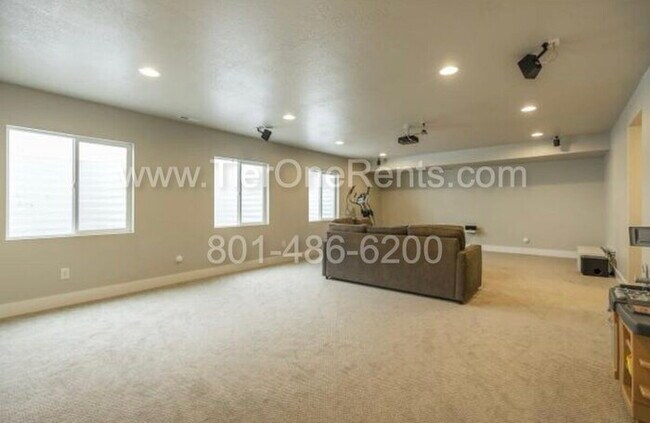 Building Photo - NO DEPOSIT option available for qualified ...