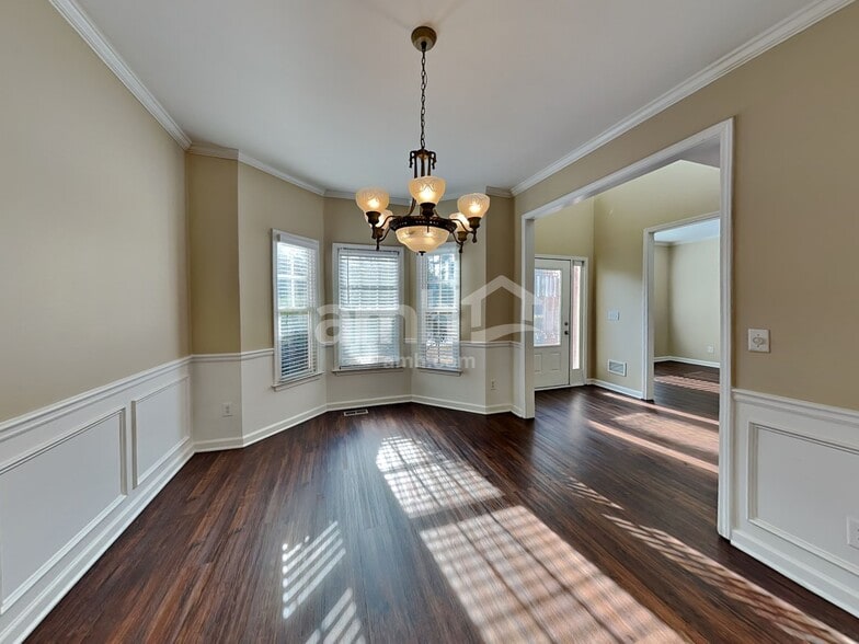 Building Photo - 3305 Maple Terrace Dr