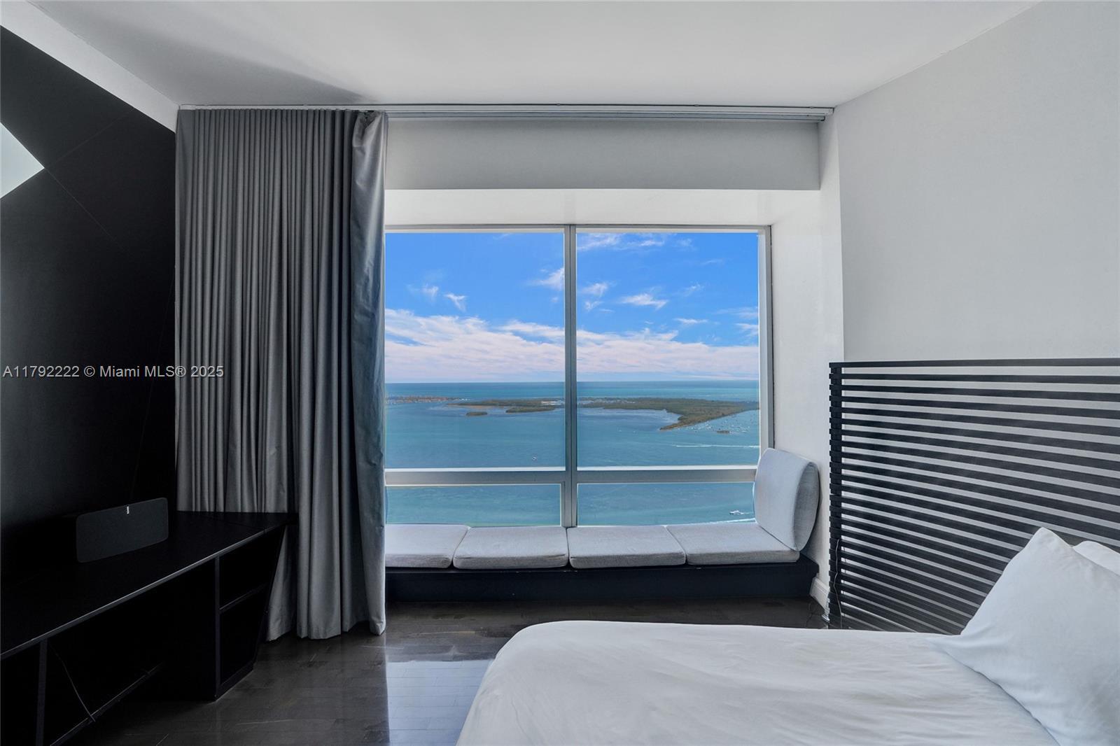 Building Photo - 1425 Brickell Ave