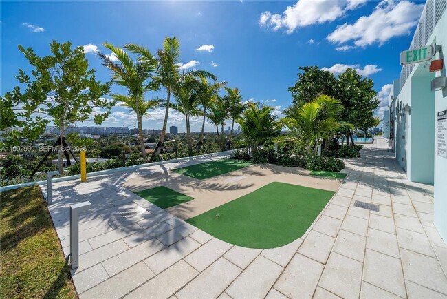 Building Photo - 9201 E Bay Harbor Dr