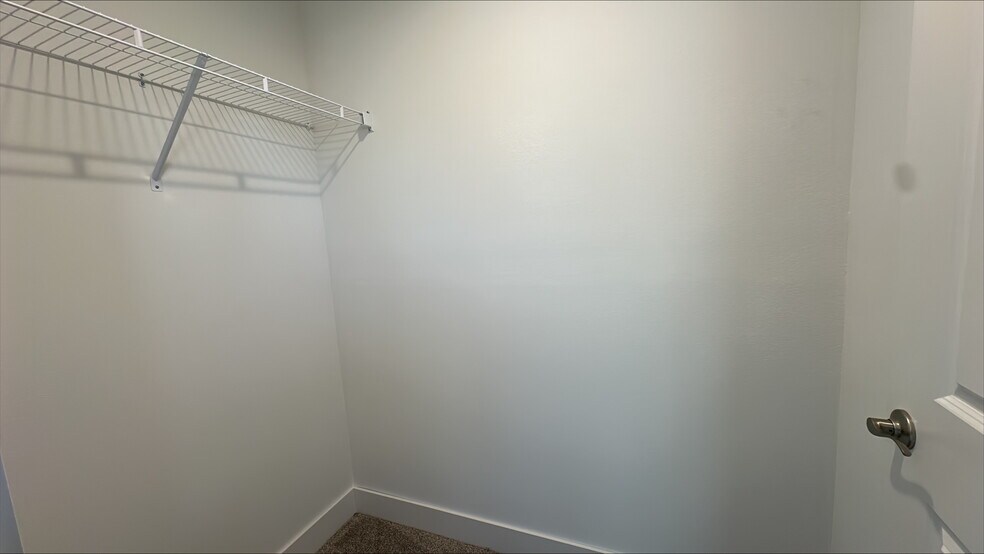 Building Photo - 6 Lapin St