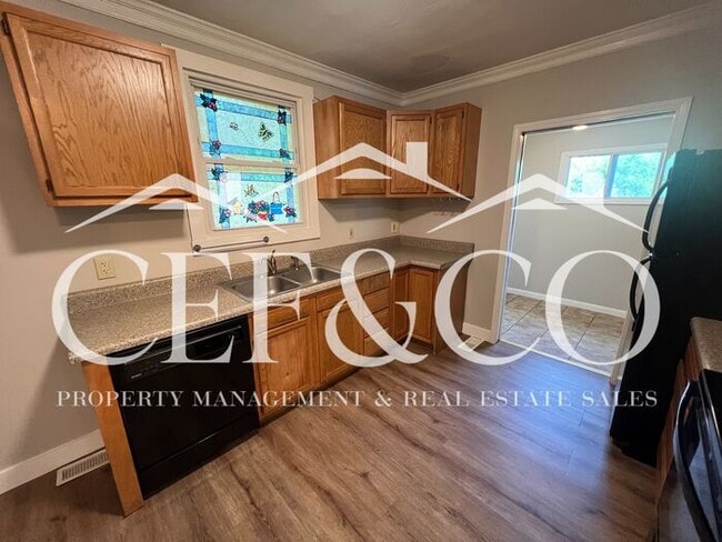 Building Photo - Charming 2-Bedroom, 1-Bathroom Home Availa...