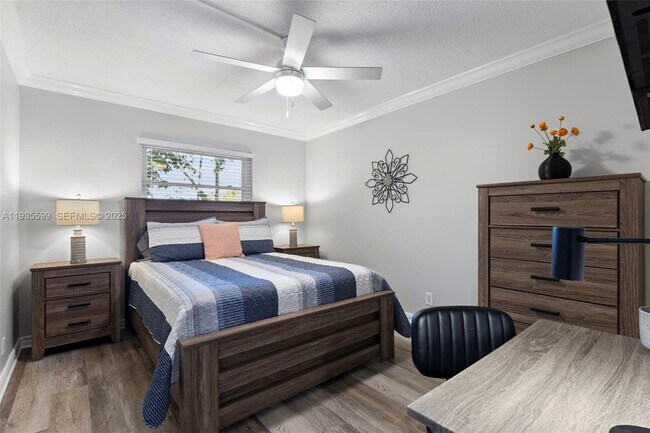 Building Photo - 1125 NE 16th Pl