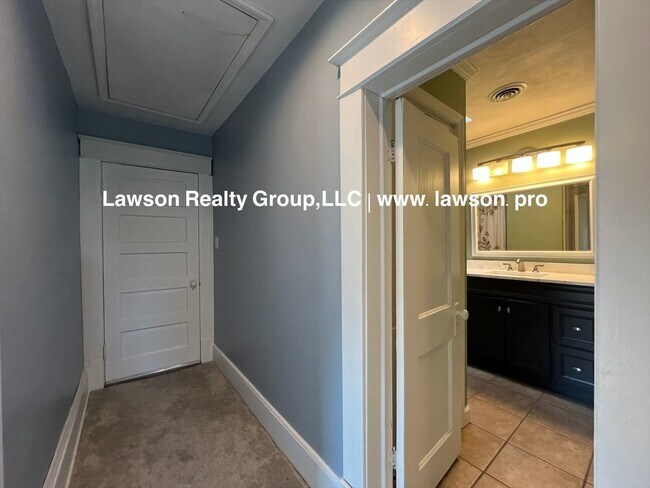 Building Photo - Charming Grandin Court House with Detached Garage and In Law Suite