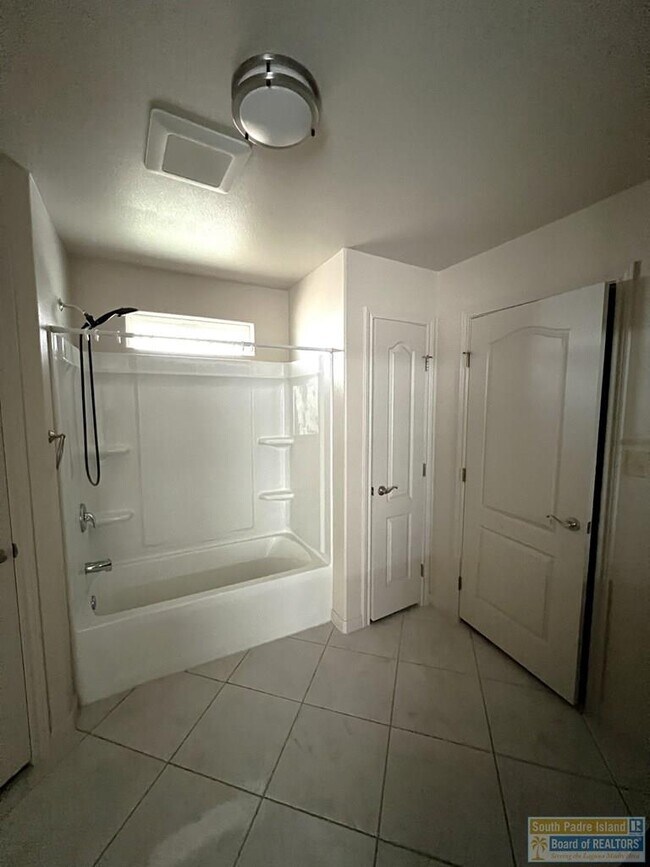 Building Photo - 4925 Ruidoso Pl