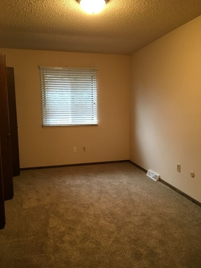 Building Photo - 3 Bedroom, 2 Bathroom Townhome in Lakemont Subdivision of Greeley