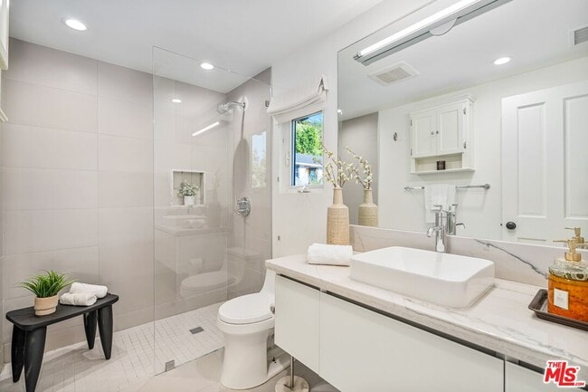 Building Photo - 7560 Devista Dr